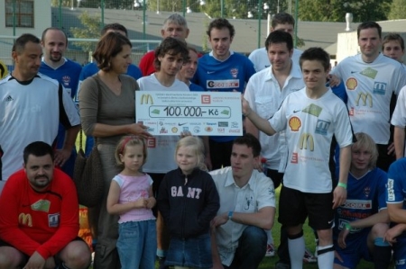 Pomáháme fotbalem 2009 - vybraná částka 100 000,- Kč